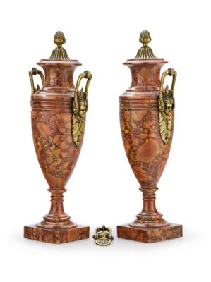 A Pair of Art Deco Decorative Vases, - Nábytek