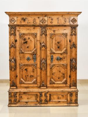 An Early Pinzgau Cabinet, - Mobili rustici