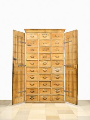 A Large Early Baroque Filing Cabinet, - Mobili rustici