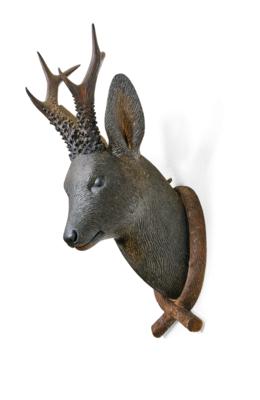 A Mixed Lot of 3 Carved Roe Deer, - Mobili rustici
