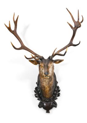 An imposing Stag’s Head, - Lidový nábytek