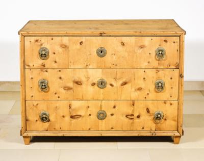 A Provincial Biedermeier Chest of Drawers, - Lidový nábytek