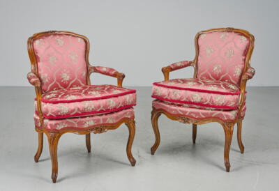 Paar kleine Louis XV-Armlehnsessel, - Furniture & Interior