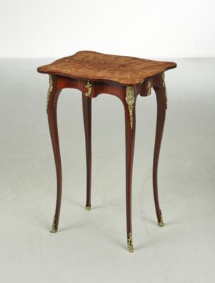 Zierliches Salon-Beistelltischchen im Louis XV-Stil, - Furniture & Interior