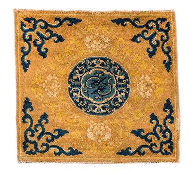 Ninghsia foliate dragon sitting rug, - Tappeti orientali, tessuti, arazzi