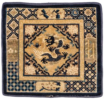 Sitting rug, - Oriental Carpets, Textiles and Tapestries