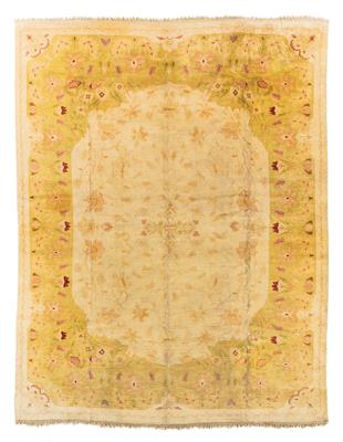 Ushak, - Oriental carpets, textiles and tapestries