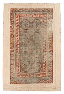 Seidenes Yarkand oder Kansu Fragment,  ca. 376 x 210 cm, - Orientteppiche, Textilien und Tapisserien