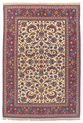 Isfahan, Iran, c. 308 x 210 cm, - Oriental Carpets, Textiles and Tapestries