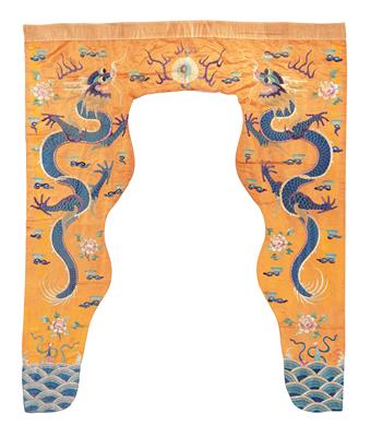 Silk Embroidery, China, c. 173 x 144 cm, - Tappeti orientali, tessuti, arazzi