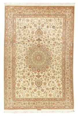 Täbris fein, Iran, ca. 378 x 253 cm, - Oriental Carpets, Textiles and Tapestries