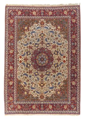 Isfahan, Iran, c. 355 x 260 cm, - Oriental Carpets, Textiles and Tapestries