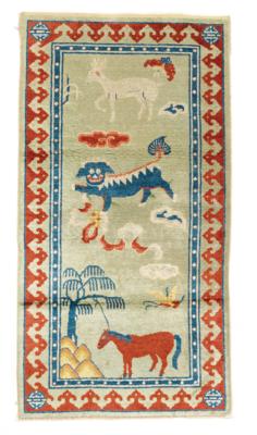 Silk Carpet, China, c. 180 x 95 cm, - Orientální koberce, textilie a tapiserie