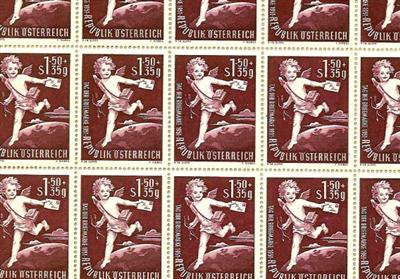 ** - Österr. Nr. 988 (Tag der Briefmarke 1951 - Amor mit Brief) im gefalteten Originalbogen zu 50 Stück, - Francobolli