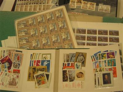 **/gestempelt Bestand moderne Sowjetunion/Rußland bzw. Kasachstan etc., - Briefmarken und Ansichtskarten
