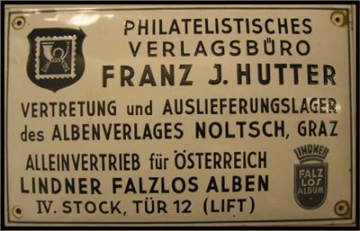 Altes Emailschild des "Philatelistischen Verlagsbüro Franz Hutter - Kožešiny Známky