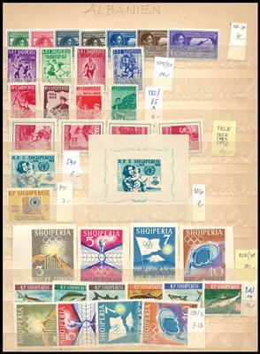 ** - Sammlung Albanien Ausg. 1959/1993 Sätze, - Briefmarken und Ansichtskarten