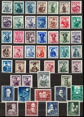 ** - Sammlung Österr. Ausg. 1945/1977 - u.a. Glückl. Kindheit, - Briefmarken
