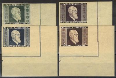 ** - Österr. - Renner geschnitten von der rechten unteren Kleinbogenecke, - Stamps