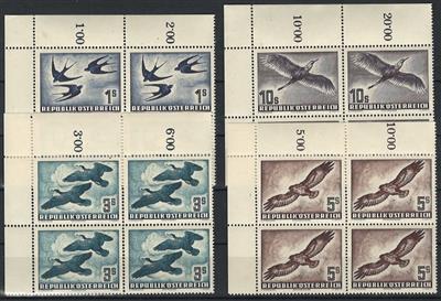 ** - Kl. Partie Österr. II. Rep. u.a. mit 1S - 3S - 5S und 10S aus Flug 1950/53 je im Viererblock, - Briefmarken und Ansichtskarten