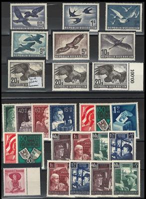 ** - Sammlung Österr. 1945/1978 u.a. mit Trachten II- Kindheit - Kärnten - Flug 1950/53 - Wiederaufbau II (2), - Známky a pohlednice