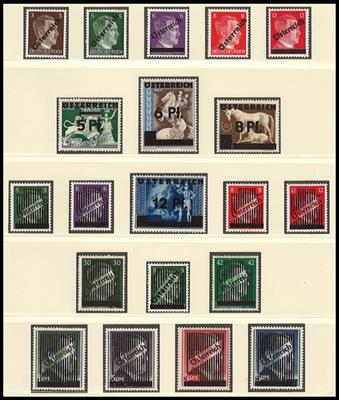 ** - Sammlung Österr. 1945/1970 u.a. mit - Briefmarken und Ansichtskarten