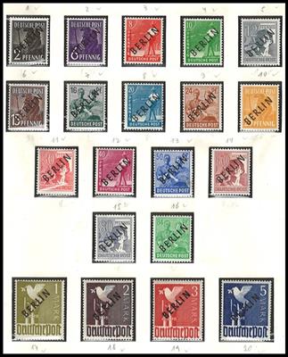 ** - Sammlung Berlin 1949/1990u.a. mit Nr. 1/34 - Block Nr. 1 etc., - Briefmarken und Ansichtskarten