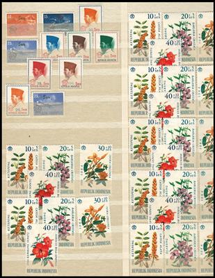 ** - Sammlung Indonesien, - Stamps and postcards