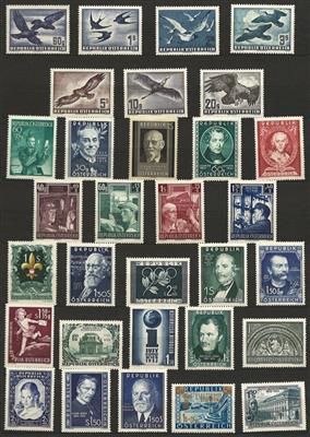 ** - Sammlung Österreich Ausg.1945/1972 - u.a. Glückl. Kindh., - Briefmarken und Ansichtskarten