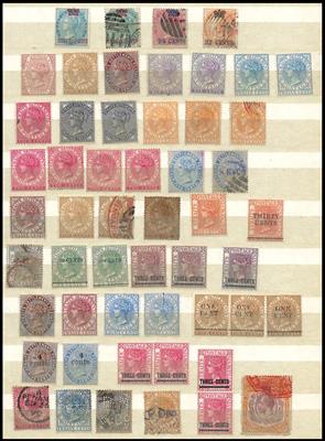 */**/gestempelt - Reichh. Partie Malaysche Staaten - u.a. Straits-Settlements, - Briefmarken und Ansichtskarten