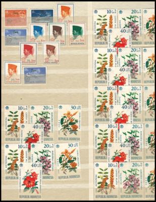 ** - Sammlung Indonesien, - Briefmarken und Ansichtskarten