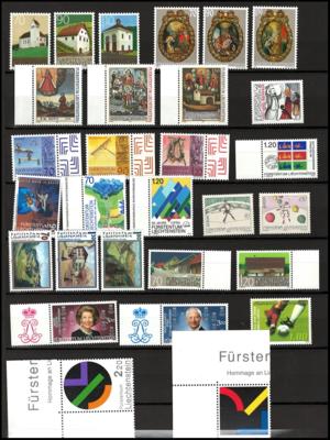 ** - Sammlung Liechtenstein ca. 1969/2004 mit Dubl. davor, - Briefmarken und Ansichtskarten