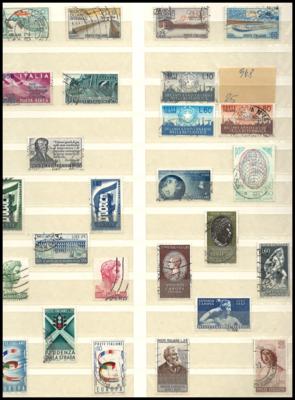 .gestempelt - Kl. Sammlung  Italien ab Ausg. 1945, - Briefmarken und Ansichtskarten