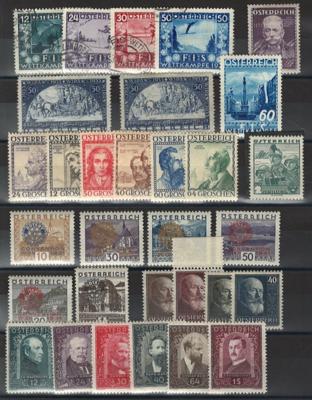*/**/(*) - Sammlung Österr. I. Rep. mit etwas Monarchie, - Briefmarken und Ansichtskarten