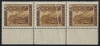 * - Österr. Nr. 742 (8 Gr. Landschaft) im senkr. linken Dreierstreifen mit Papierfalte, - Stamps and postcards