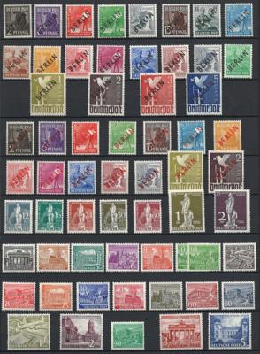 ** - Sammlung Berlin 1948/1990u.a. mit Nr. 1/60, - Briefmarken und Ansichtskarten