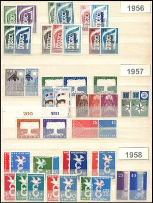 ** - Sammlung Europa - Gemeinschaftsausg. CEPT mit etwas Markenheftchen (MH) und Mitläuferausg., - Briefmarken und Ansichtskarten