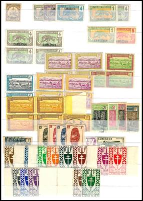 **/*/gestempelt - Partie Franz. Westafrika und Nachfolgestaaten, - Briefmarken und Ansichtskarten