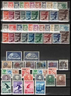 **/*/(*) - Partie Österr. I. Rep. u.a. mit Musiker - Städte(2) - Künstlerhilfe - Ziffern - Rotarier - Flug 1925/30 (2), - Stamps and postcards