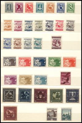 */** - Österr. kl. Sammlung  1918/1937 inkl. Portomarken, - Briefmarken und Ansichtskarten
