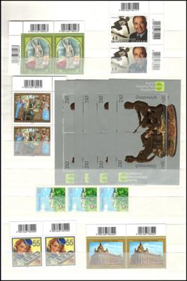 ** - Österr. - Partie EURO - NEUHEITEN (FRANKATURWARE) in 3 gr. Steckb., - Stamps and postcards