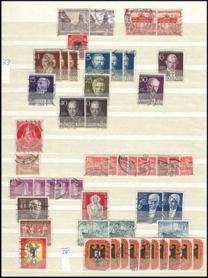 .gestempelt - Berlin - Partie Dubl. 1949/1990, - Stamps and postcards