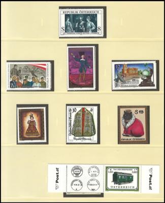 ** - Österr. - Sammlung  1968/ 2001, - Stamps and postcards