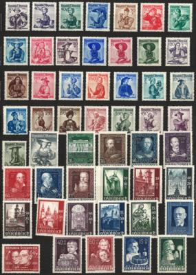** - Sammlung Österr. 1945/1975, - Briefmarken und Ansichtskarten