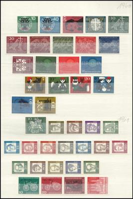 ** - Partie Dubl. BRD ca. 1960/2000, - Briefmarken und Ansichtskarten
