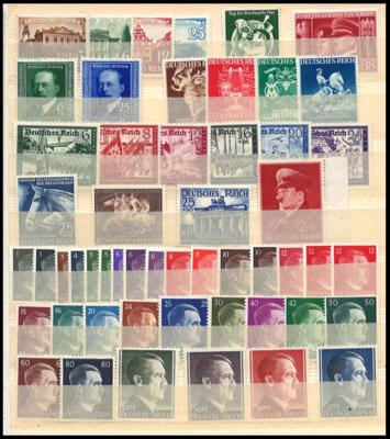 ** - Sammlung D.Reich 1938/1945 mit Dienst u. D. Bes. WK II, - Stamps and postcards