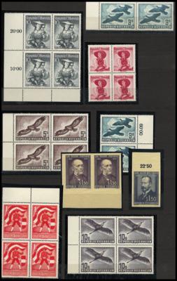 ** - Österr. Partie II. Rep. aus ca. 1948/1955 meist in VIERERBLÖCKEN u.a. mit Trachten II - Flug 1950/53 (4), - Briefmarken und Ansichtskarten