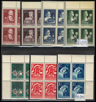 ** - Div. Österr. Ausg. 1945/1950 - aus   ANK. Nr. 697/ 976 je im postfr. Viererbl., - Stamps and postcards