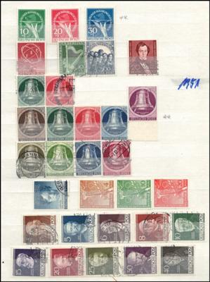 **/*/gestempelt - Sammlung Berlin ab 1948 und div. Dubl. mit einigen mittl. Werten, - Briefmarken und Ansichtskarten