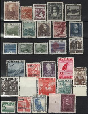 **/* - Sammlung Österr. I. Rep. u.a. mit - Stamps and postcards